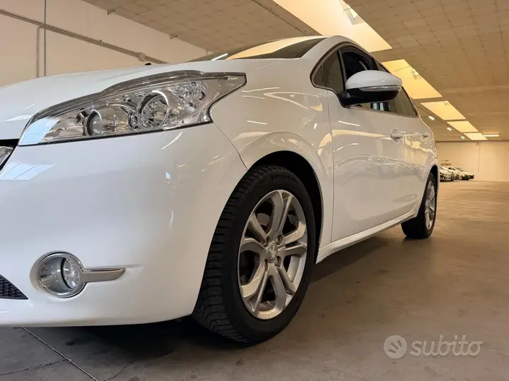 Peugeot 208 2013 photo 4