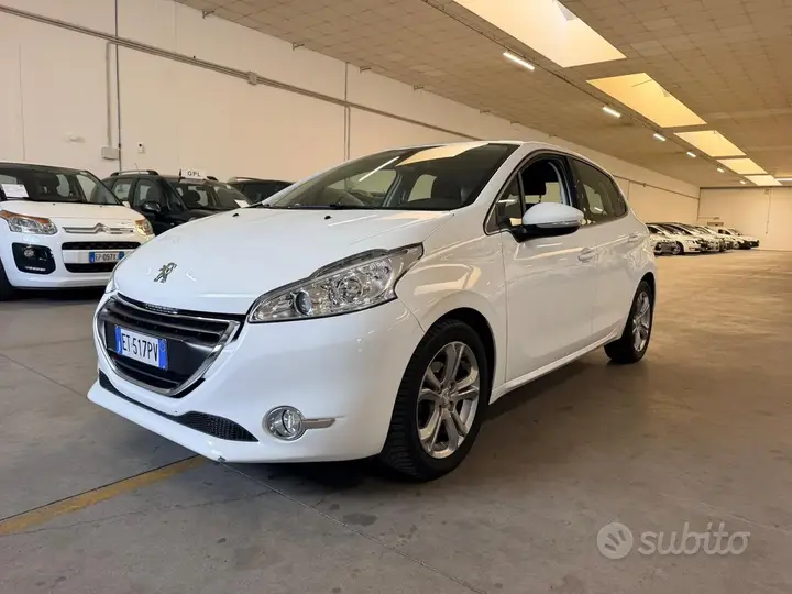 Peugeot 208 2013 photo 2