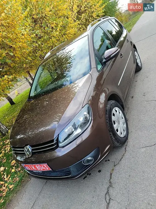 Volkswagen Touran 2011 photo 3