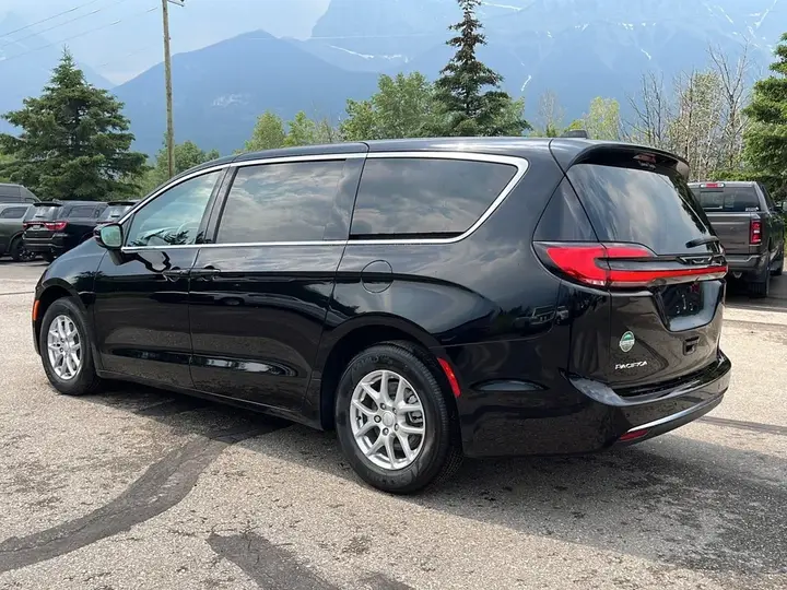 Chrysler Pacifica 2027 photo 5