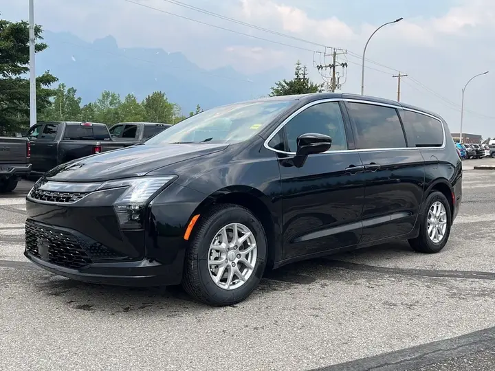 Chrysler Pacifica 2027 photo 3