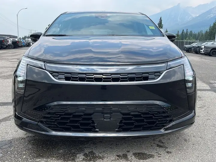 Chrysler Pacifica 2027 photo 2