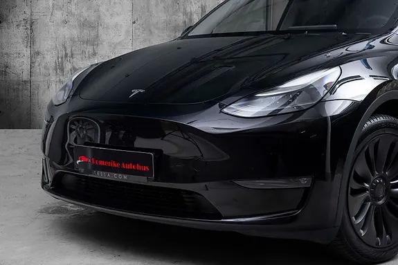 Tesla Model Y 2023 photo 2