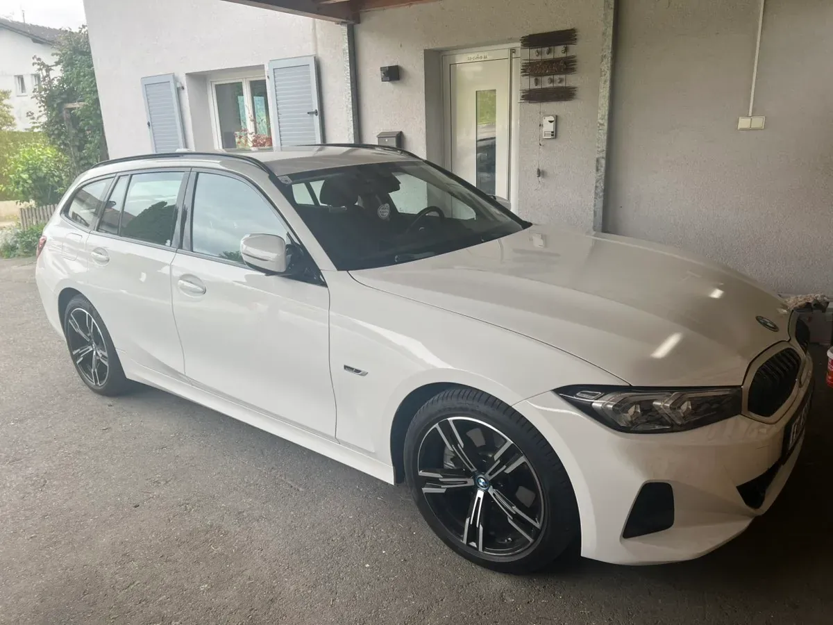BMW 3 Series 2022 photo 3
