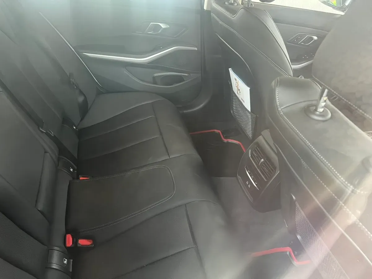 BMW 3 Series 2022 photo 2