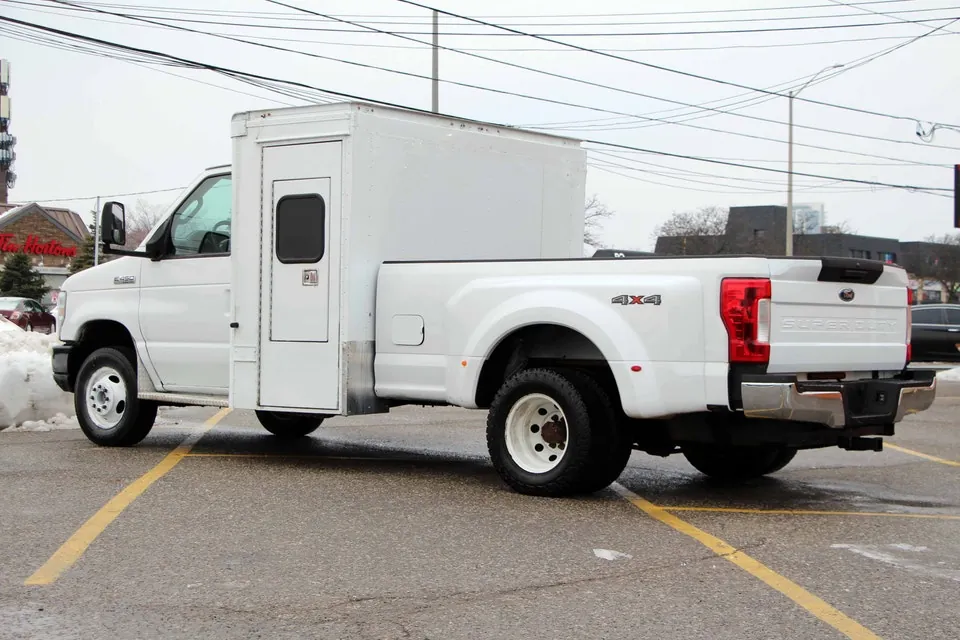 Ford E-450 2011 photo 4
