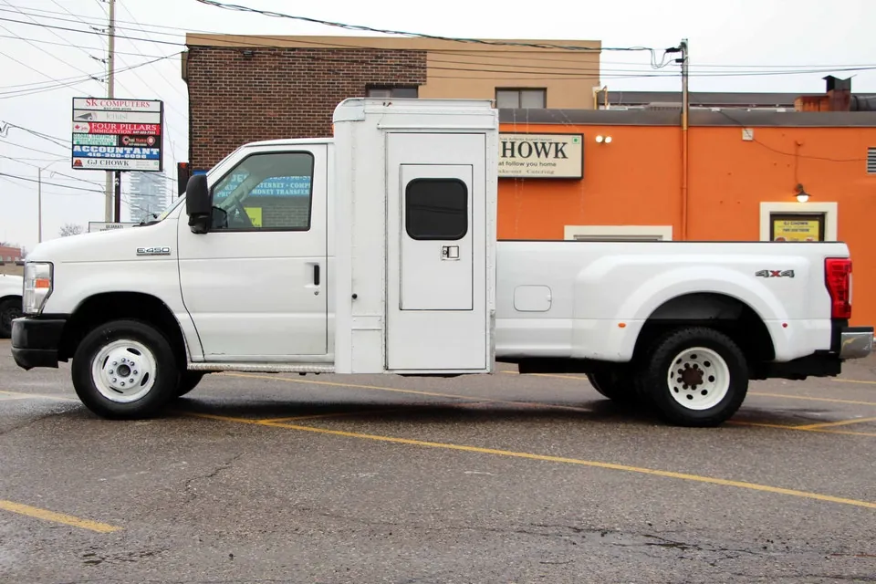 Ford E-450 2011 photo 3