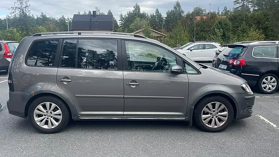 Volkswagen Touran 2010 photo 2