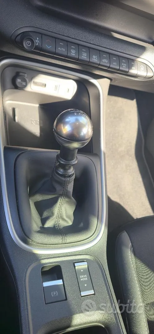 Jeep Avenger Summit 2025 photo 5