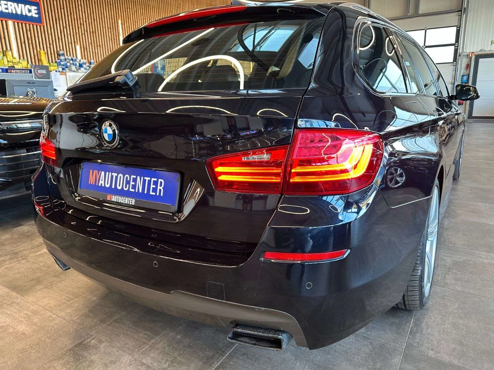 BMW M550D Xdrive Touring 2017 photo 2