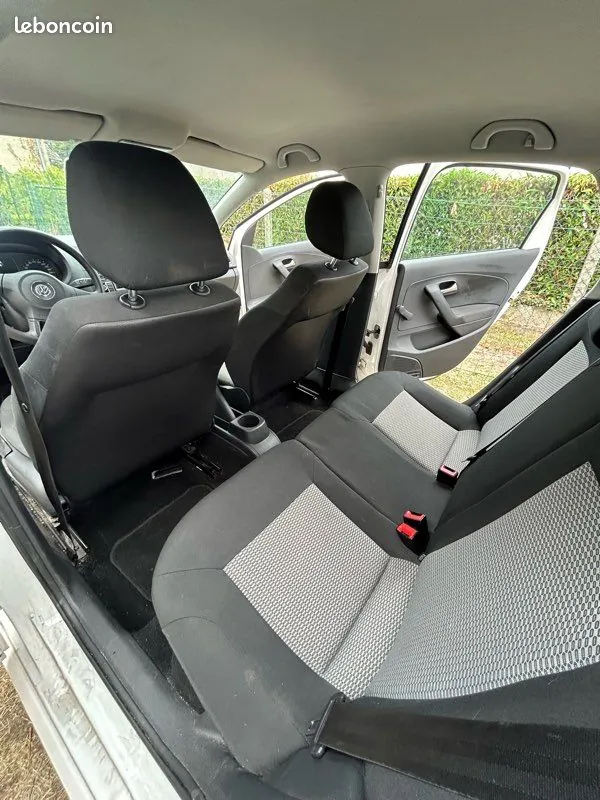 Volkswagen Polo 2012 photo 3