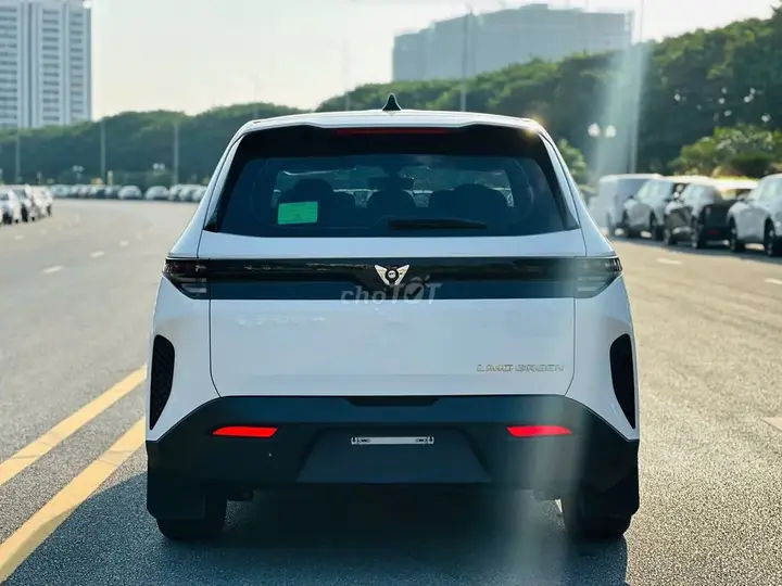 Vinfast Limo Green 2026 photo 5