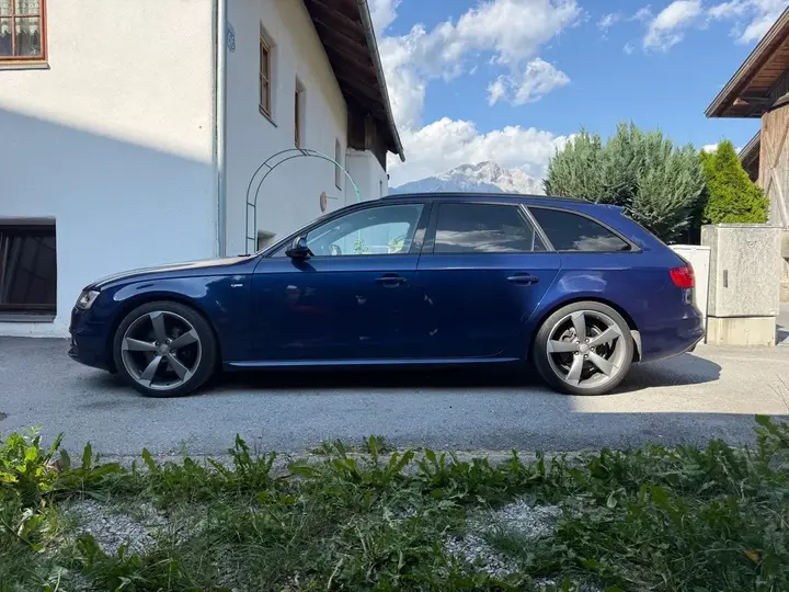 Audi A4 2014 photo 2