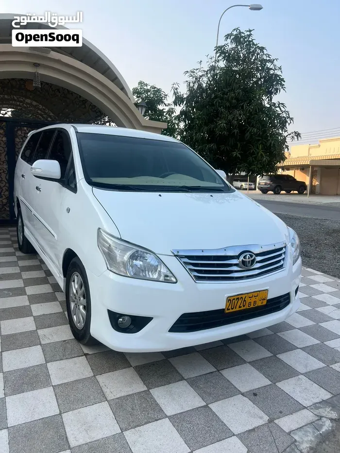 Toyota Innova 2012 photo 2