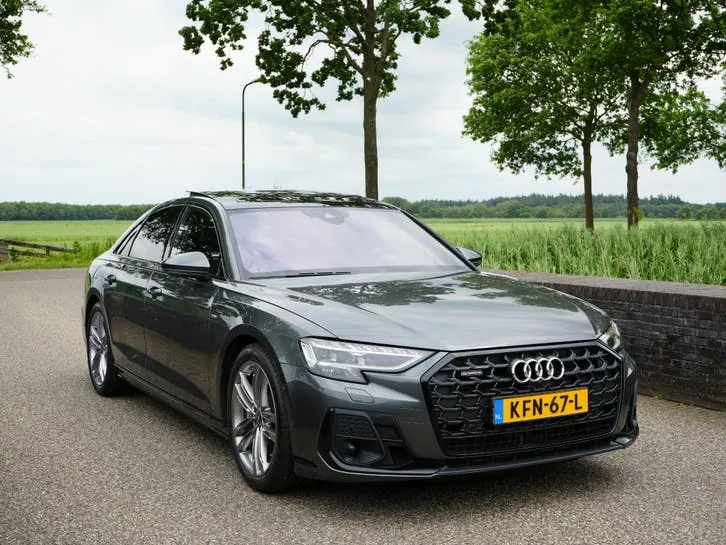 Audi A8 2025 photo 2