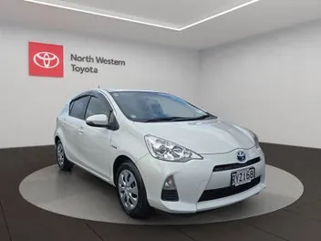 Toyota Aqua 2014 photo 2