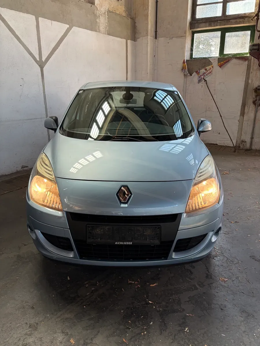 Renault Megane 2010 photo 2