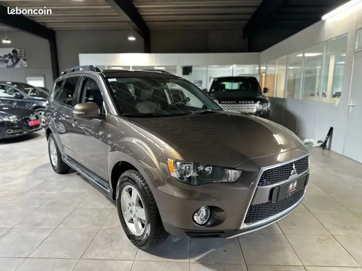 Mitsubishi Outlander 2012 photo 2
