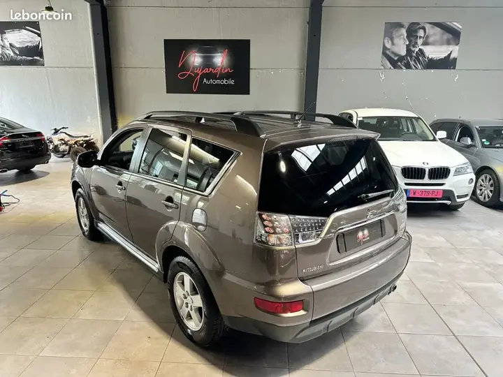Mitsubishi Outlander 2012 photo 4
