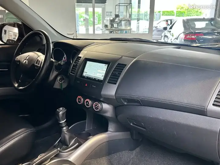 Mitsubishi Outlander 2012 photo 3