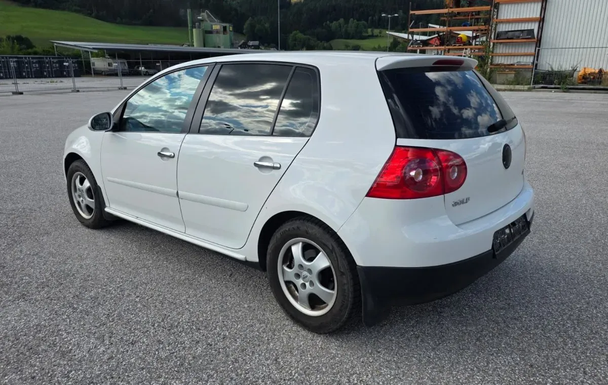 Volkswagen Golf 2004 photo 2