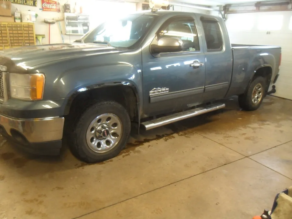 GMC Sierra 2011 photo 2