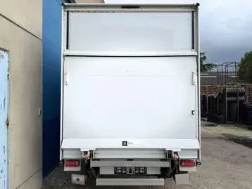 Mercedes-Benz Sprinter photo 3