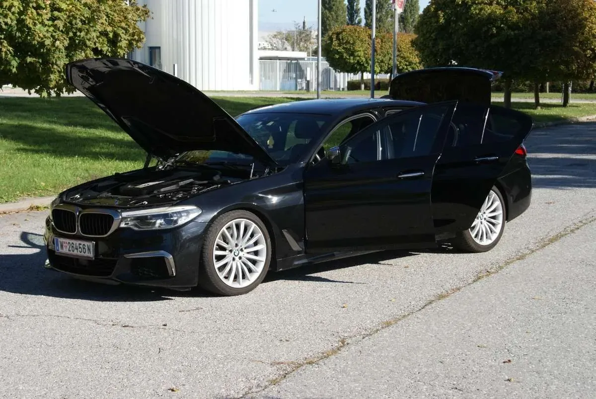 BMW 5 Series 2017 photo 2
