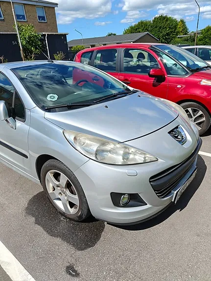 Peugeot 207 2011 photo 2