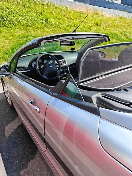 Peugeot 207 2011 photo 4