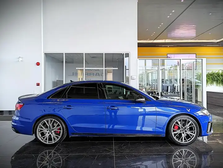 Audi A4 2023 photo 4