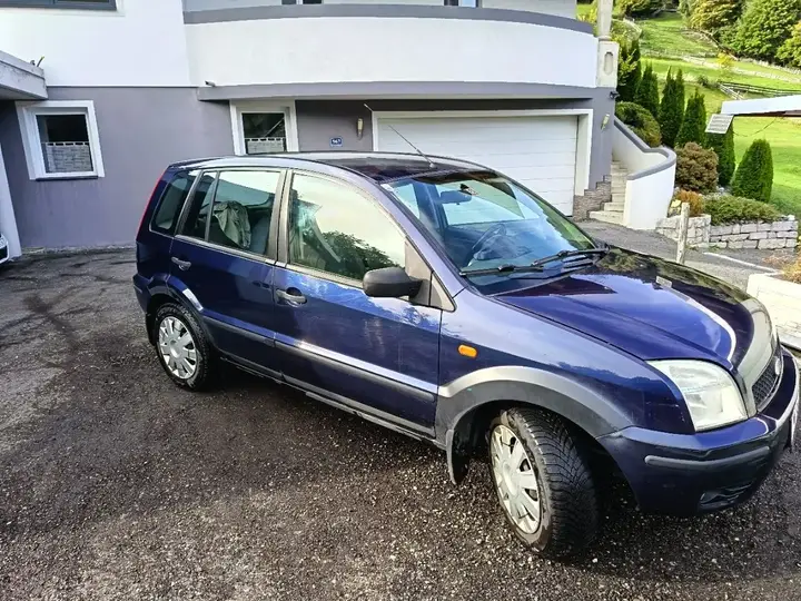 Ford Fusion 2004 photo 2