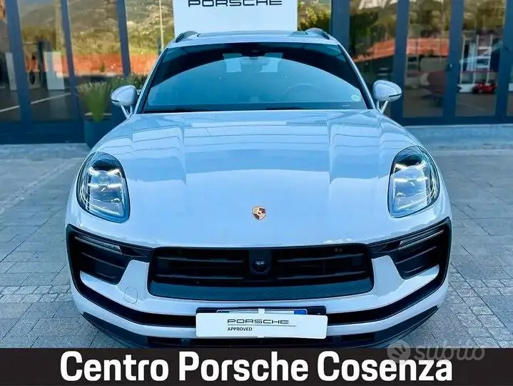 Porsche Macan 2023 photo 2