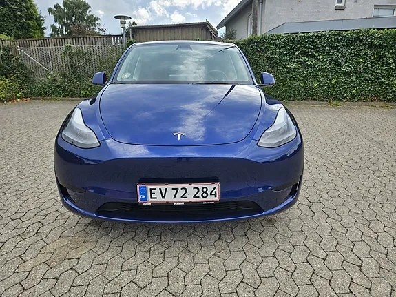 Tesla Model Y 2023 photo 2