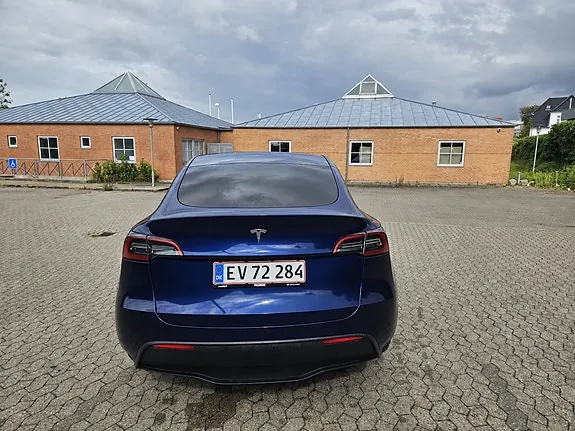 Tesla Model Y 2023 photo 4