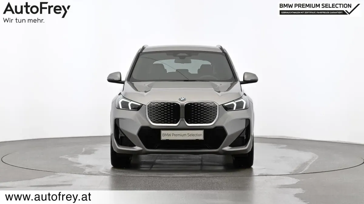 BMW Ix1 2026 photo 3