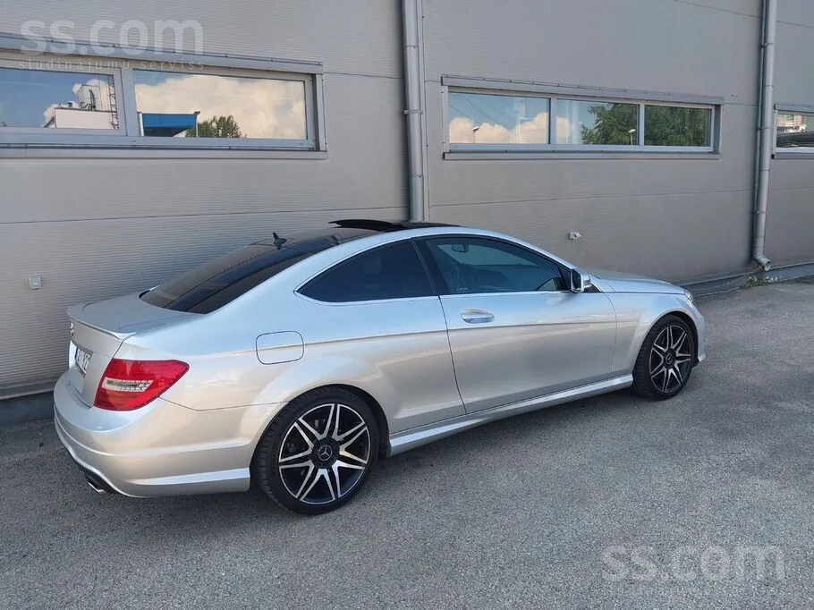 Mercedes-Benz C350 2014 photo 4
