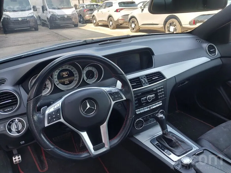 Mercedes-Benz C350 2014 photo 3