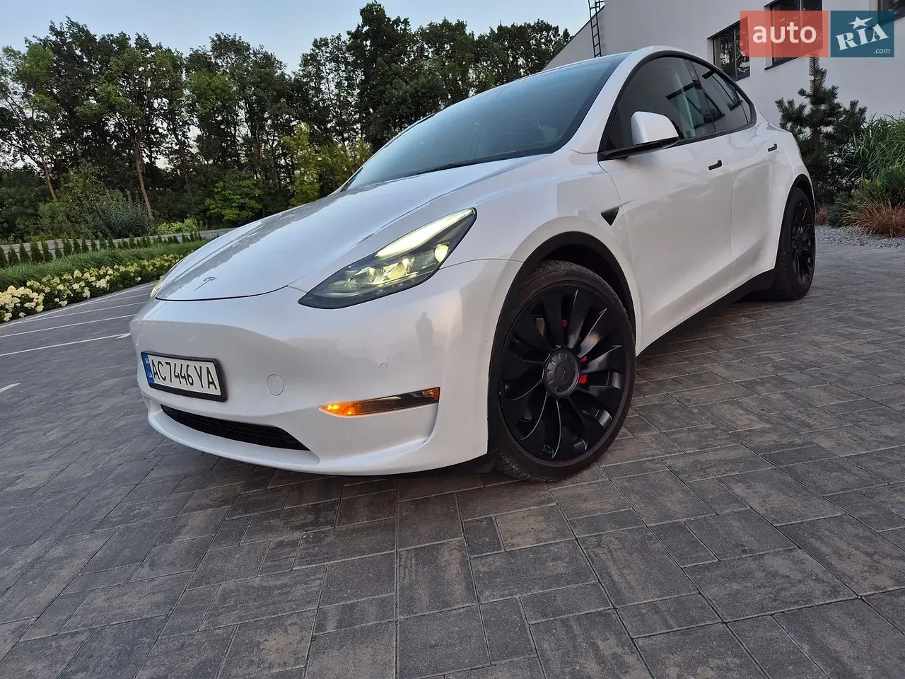 Tesla Model Y 2022 photo 2