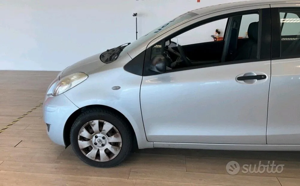 Toyota Yaris 2011 photo 3