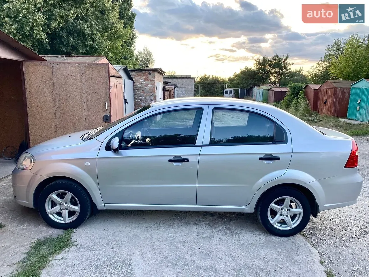 Chevrolet Aveo 2010 photo 2