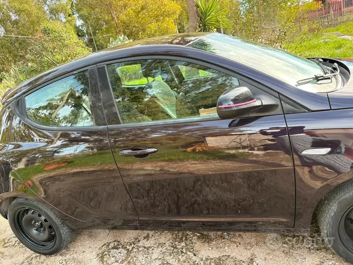 Lancia Ypsilon 2014 photo 2