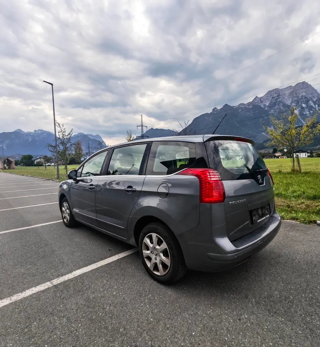 Peugeot 5008 2011 photo 2