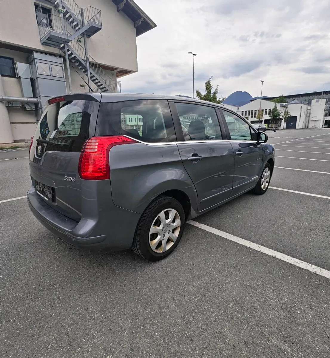 Peugeot 5008 2011 photo 3