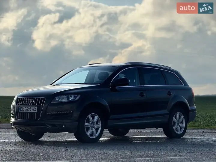 Audi Q7 2011 photo 2