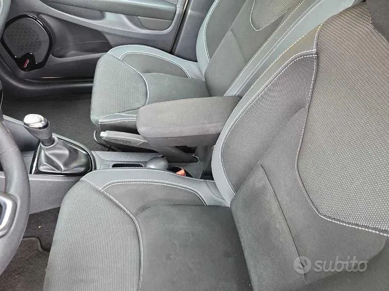 Renault Clio 2017 photo 2