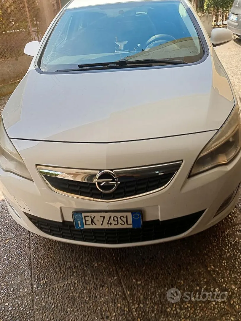 Opel Astra 2012 photo 4
