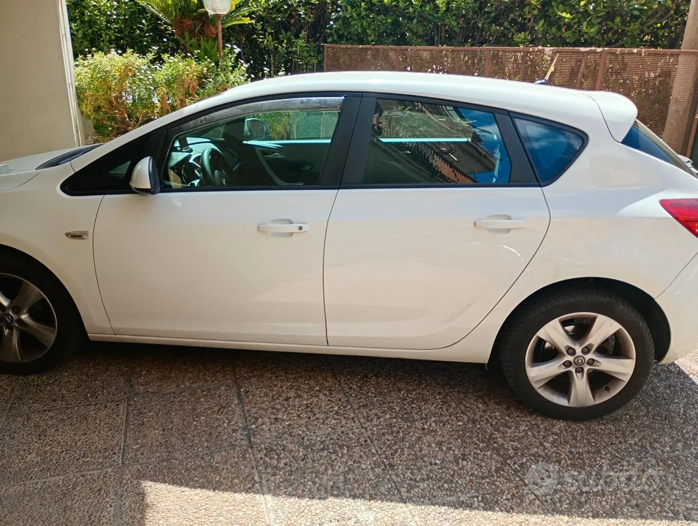 Opel Astra 2012 photo 3