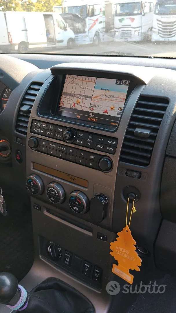 Nissan Navara 2009 photo 2