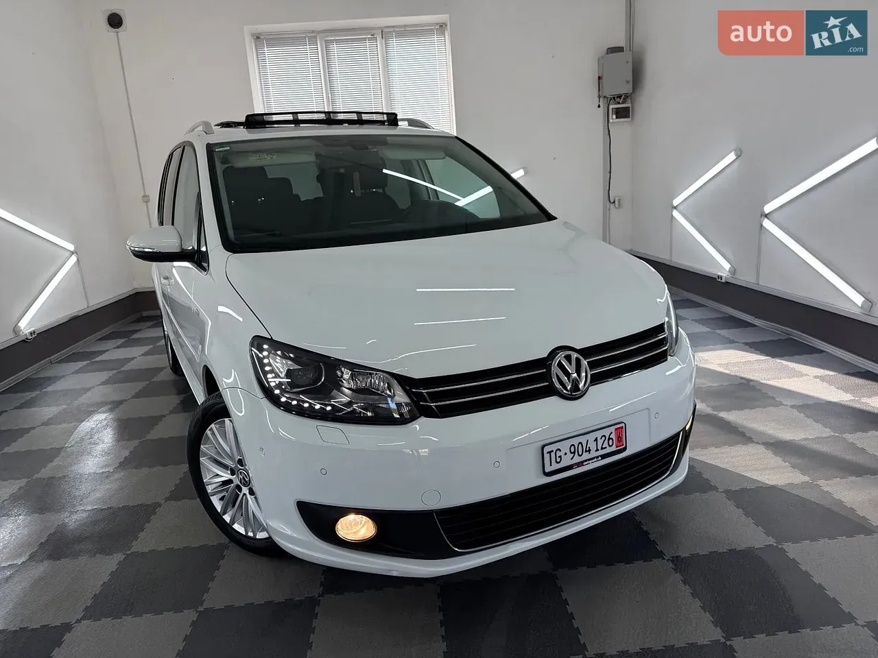 Volkswagen Touran 2014 photo 2